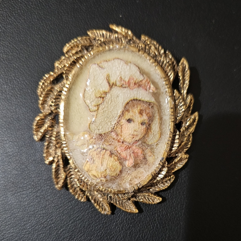 Vintage 70s Gold-Tone Decoupage Girl Brooch/Pendant Handmade